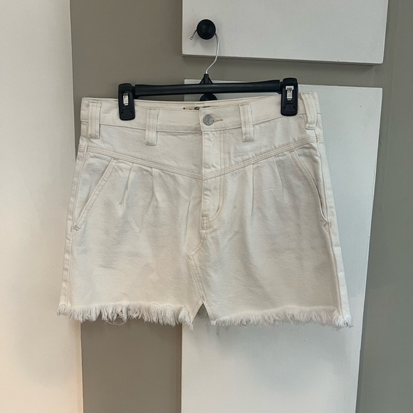 PREOWNED WE THE FREE WOMENS WHITE DENIM SKIRT SIZE 27 - Picture 1 of 8